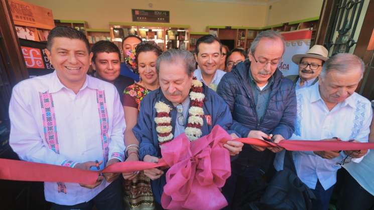 Inaugura Paco Taio II Librería EDUCAL-FCE “Ricardo Flores Magón”