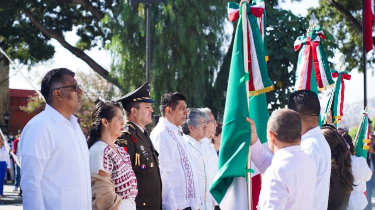 Salomón Jara encabezó la conmemoración del Día de la Bandera 