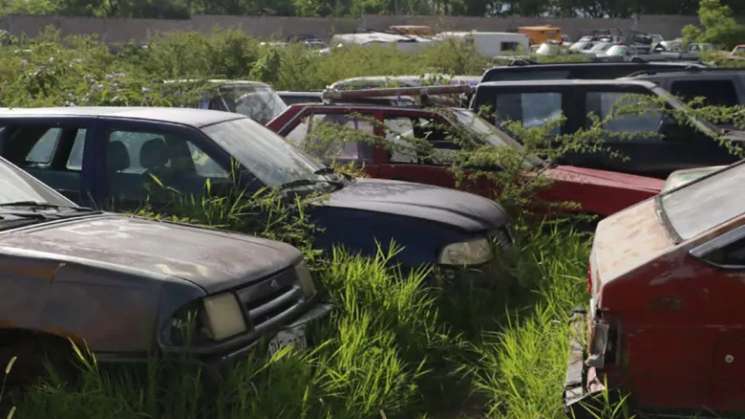 En Oaxaca cesan a 6 funcionarios por venta de autos en encierro