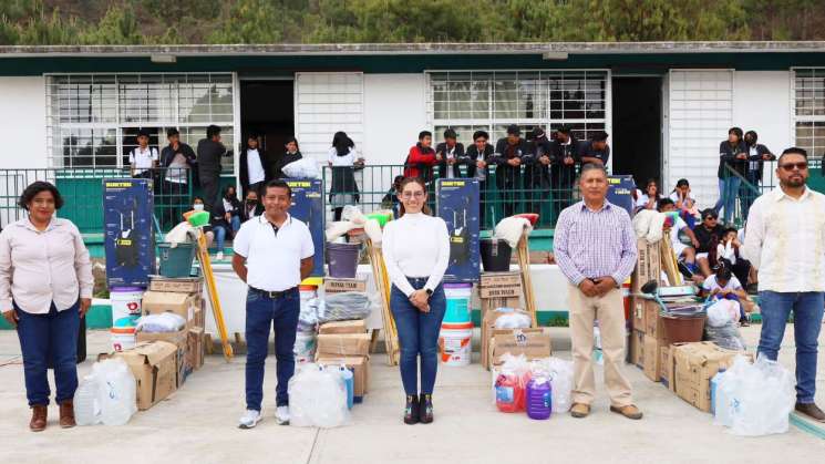 Transforma Cecyteo servicios en los 106 planteles educativos  