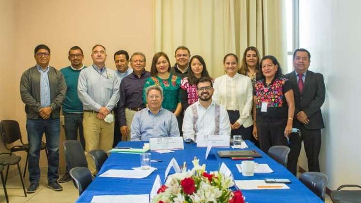 Acuerdan IEEPO y estudiantes de CENEO entrega de materiales  