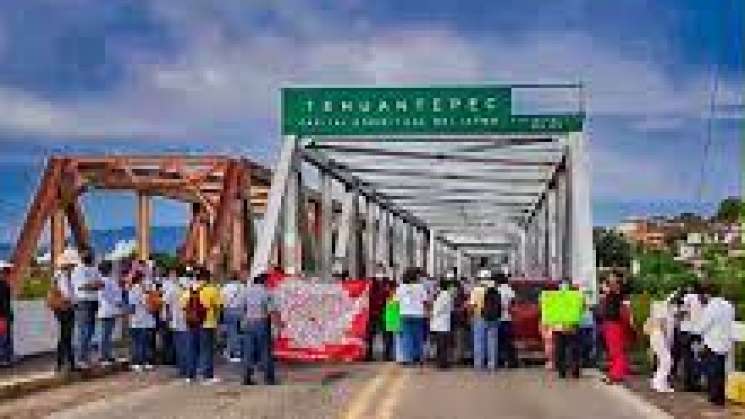 Tras bloqueo por 5 días en Tehuantepec,resuelven conflicto