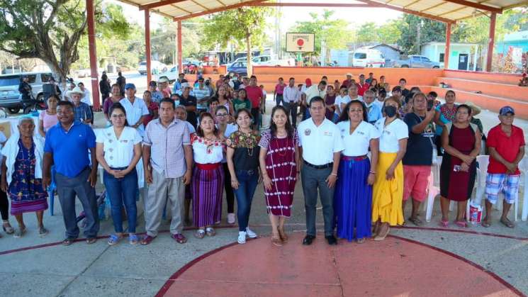 Avanza DIF Oaxaca con meta de lentes de vista cansada