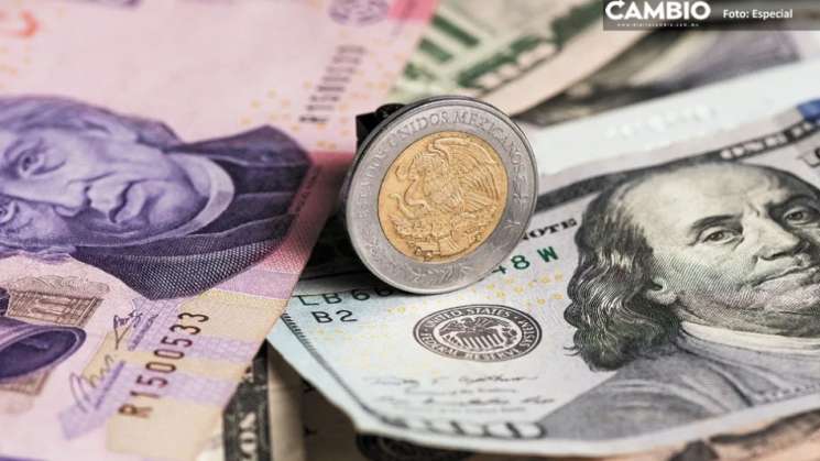 Dólar cotiza en 17.99 unidades al cierre de bolsas