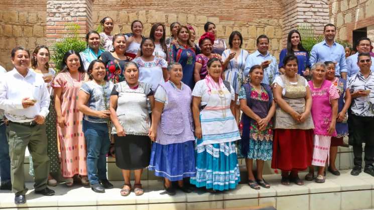 Cocineras tradicionales de Valles Centrales cautivan paladares