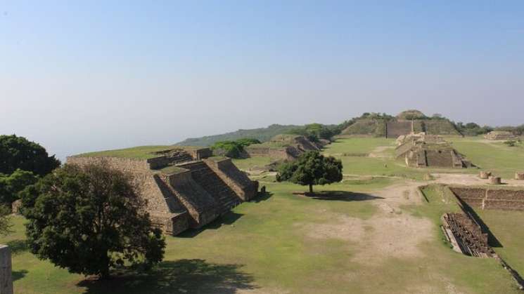  En periodo vacacional, locales y turistas visitan Monte Albán