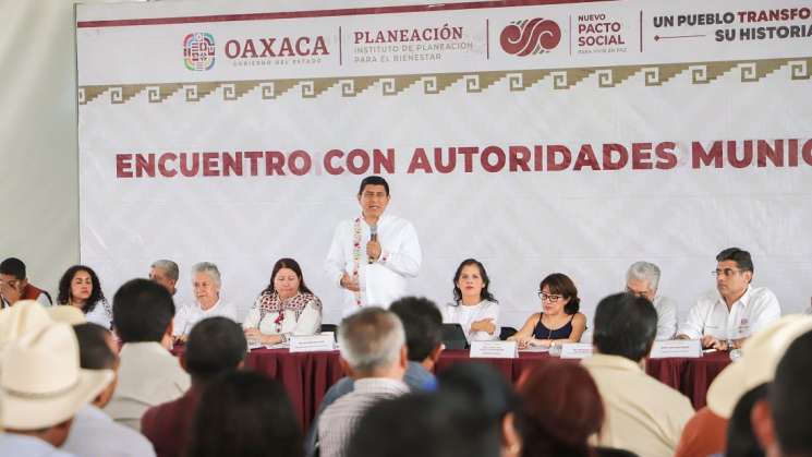 Prioridad a obras para desarrollo y bienestar : Salomón Jara Cruz