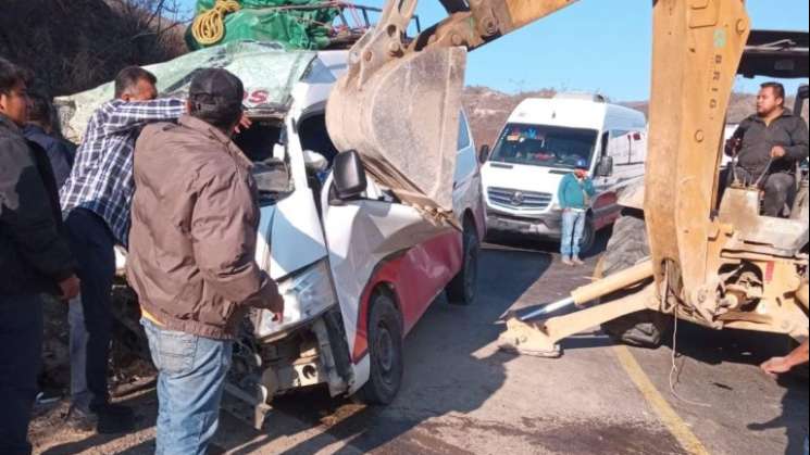 Fatal accidente en carretera Oaxaca-Ixtlán, fallecen 4 personas