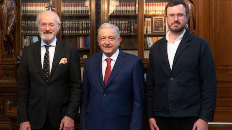 AMLO se reúne con familiares de Julián Assange