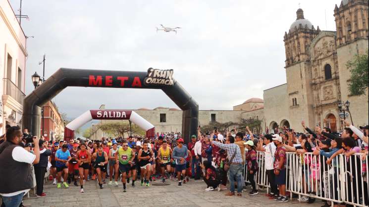 Reynaldo Rojas y Estefani Velázquez ganan Medio Maratón Oaxaca