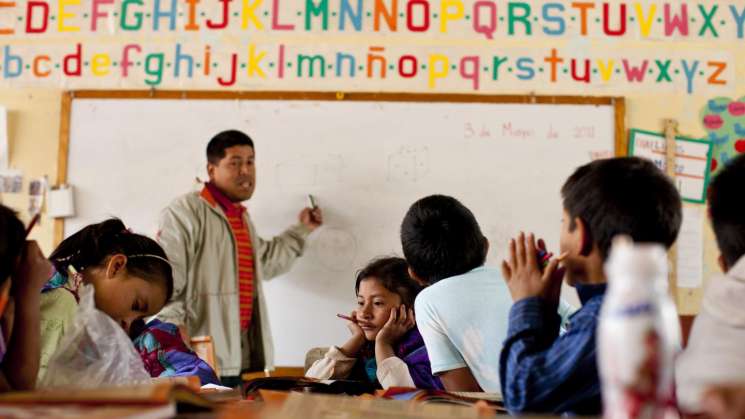 Incentiva IEBO preservación de lenguas originarias con academias