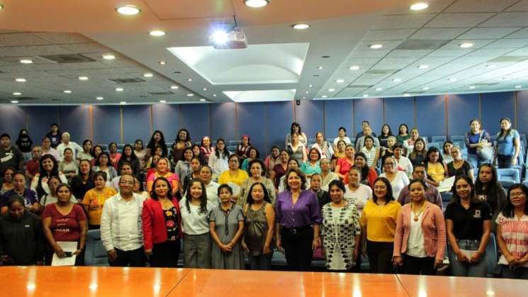 Capacitan a titulares de Instancias Municipales de las Mujeres 