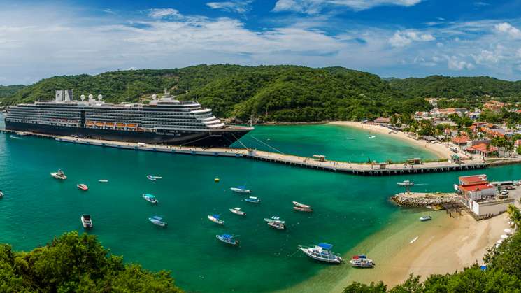 Arribo de cruceros en Costa oaxaqueña deja una derrama de 55 mdp