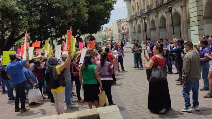 Seculta acompañará a artesanas que denuncian plagio en bordados 