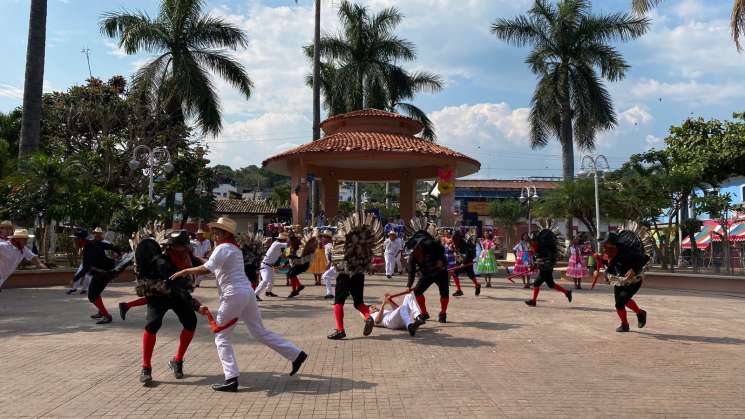 Continúa evaluación a delegaciones aspirantes a la Guelaguetza 