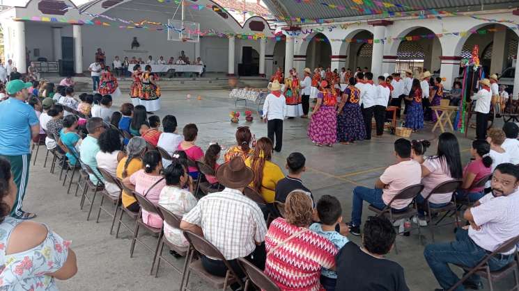 Pueblos y comunidades muestran su legado cultural para Guelaguetza