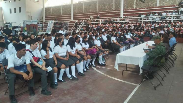 Incentivan a bachilleres a continuar sus estudios profesionales  