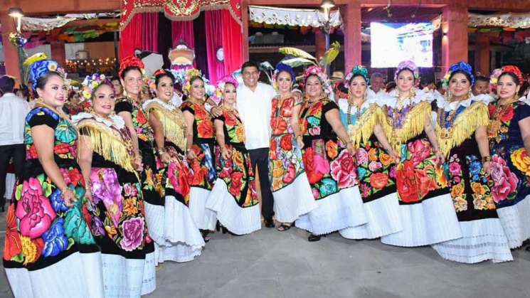 Celebran 70 edición de la Vela Sandunga en Tehuantepec 