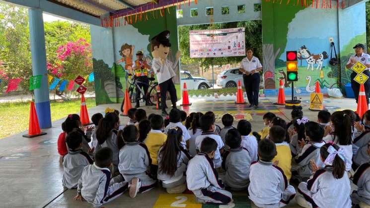 Niñez y juventud oaxaqueña se instruyen en educación vial   