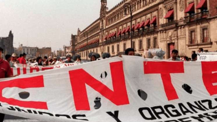 Inicia CNTE paro de labores con plantón en el Zócalo de CDMX