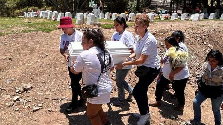 La Columna Rota / Ahí estaba en una bolsa, como si fuera basura