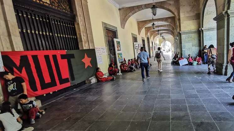 Protesta MULT en Palacio de Gobierno por crimen de integrante