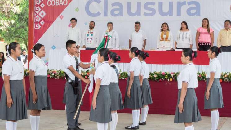 Egresan cerca de 10 mil estudiantes del Cobao 