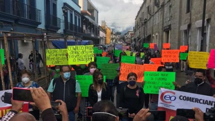 Protestan empresarios en Oaxaca por puestos ambulantes