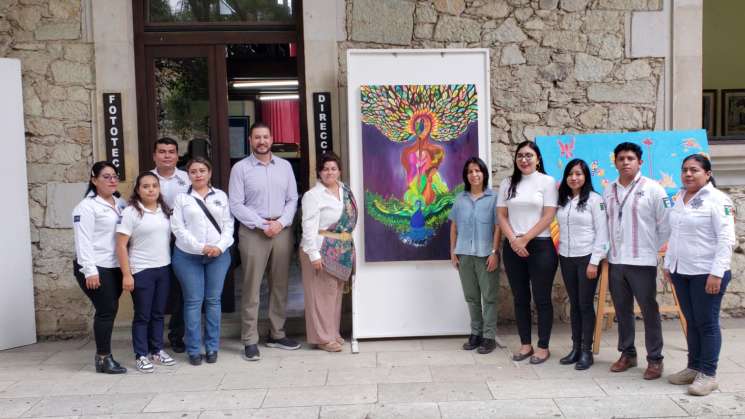 Mujeres presas participan en exposición pictórica