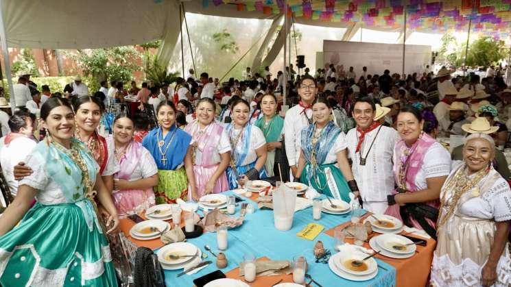 16 etnias y pueblo afromexicano juntos en Comida de la Hermandad