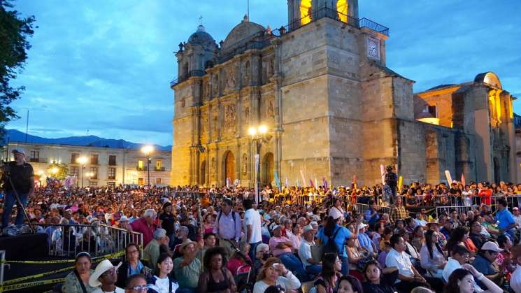 Alegría, ritualidad y cultura de pueblos cautivan en la Alameda