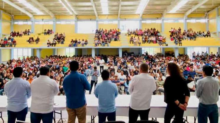 Iniciará contratación de egresados normalistas en Oaxaca