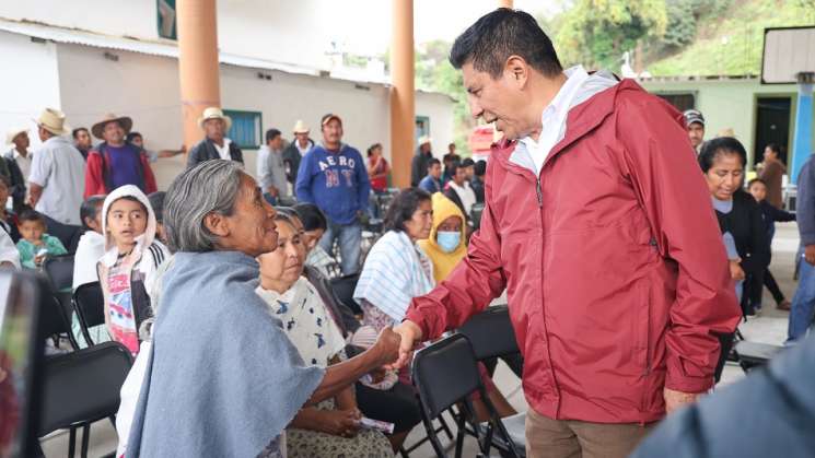 Culmina gira Salomon Jara en la Sierra de Juárez