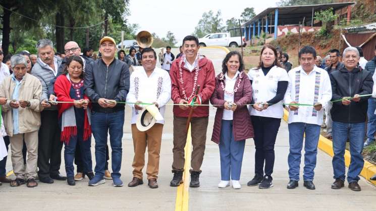 Inauguran camino a Santuario de la Cruz Verde en San Andrés Yaá