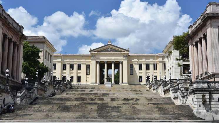 Abre la UNAM sede en Cuba 