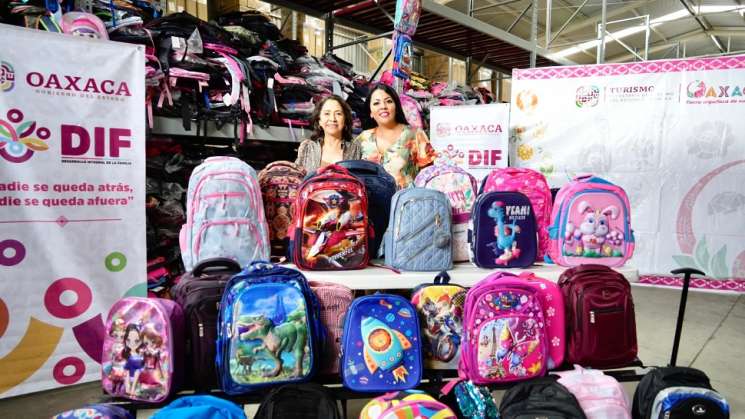 Apoyan Sectur y DIF Oaxaca a educación con 5 mil 200 mochilas 