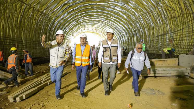 Refrenda  Jara compromiso para concluir autopista Oaxaca-Costa 