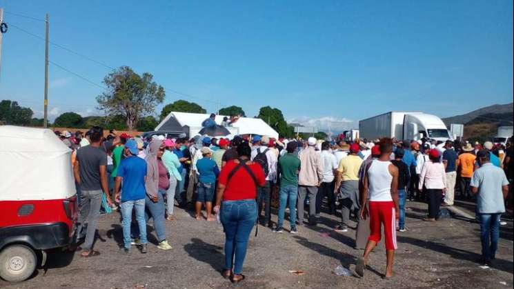 Bloqueo de vecinos en tramo Salina Cruz-Huatulco lleva 24 horas