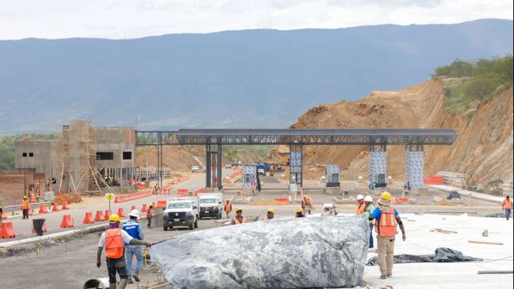 Salomón Jara Cruz supervisa la autopista Oaxaca – Costa     