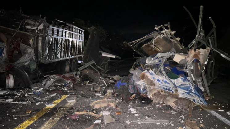 En autopista Tehuacán-Oaxaca choque causa 16 muertos y 36 heridos