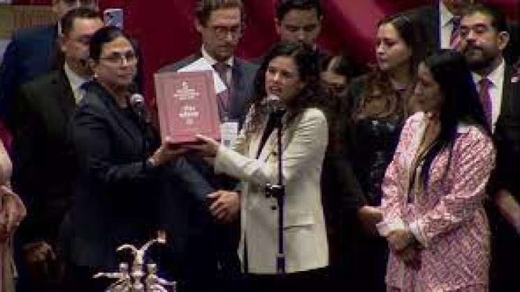 Entrega Luisa Alcalde V informe al Senado de México 