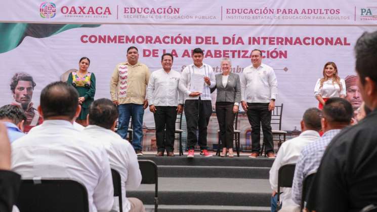 Amplian programa de atención al rezago educativo en Oaxaca 