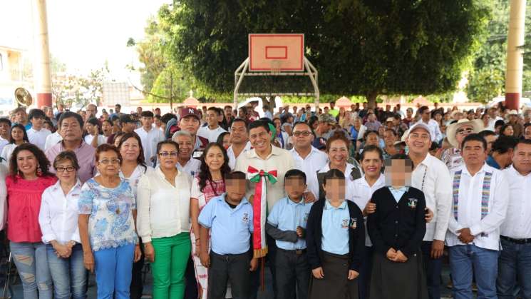 Salomón Jara respalda a Santa Ana Tlapacoyan 