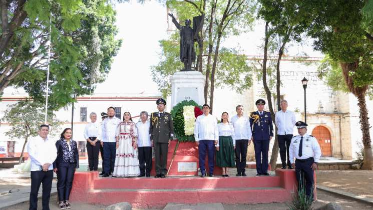 Rinde Salomón Jara honor a Don Miguel Hidalgo y Costilla  