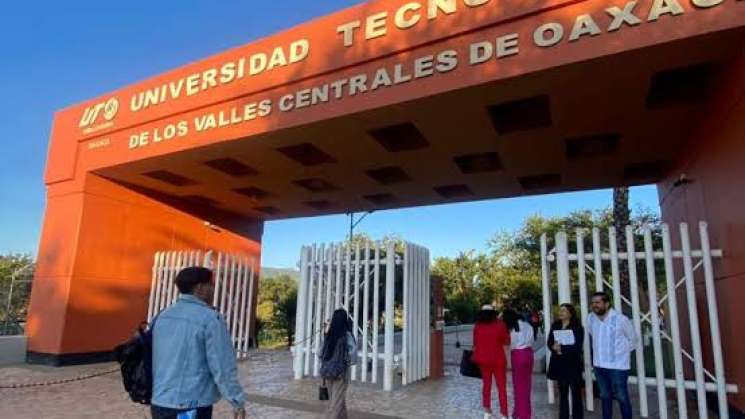 Nuevamente alumnado toma instalaciones en la Utvco