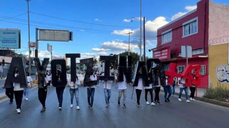 En Oaxaca conmemoran jóvenes desaparecidos de Ayotzinapa 