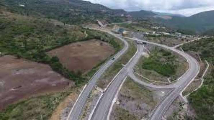 Anuncia AMLO inauguracion en noviembre de autopista a la costa 