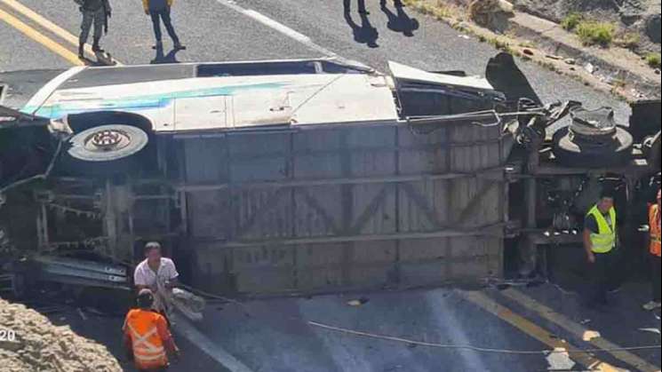 Detiene Fiscalía de Oaxaca al chofer del autobús accidentado 