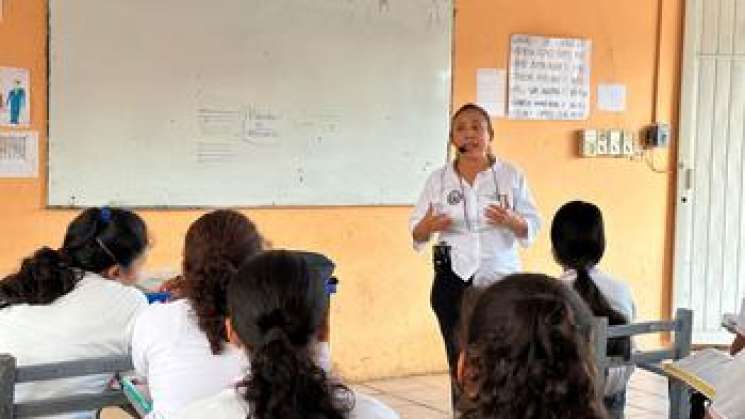 En México maestros ayudan a la educación de los alumnos migrantes