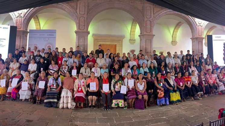 Galardonan a artesan@s oaxaqueños en Gran Premio Nacional de Arte